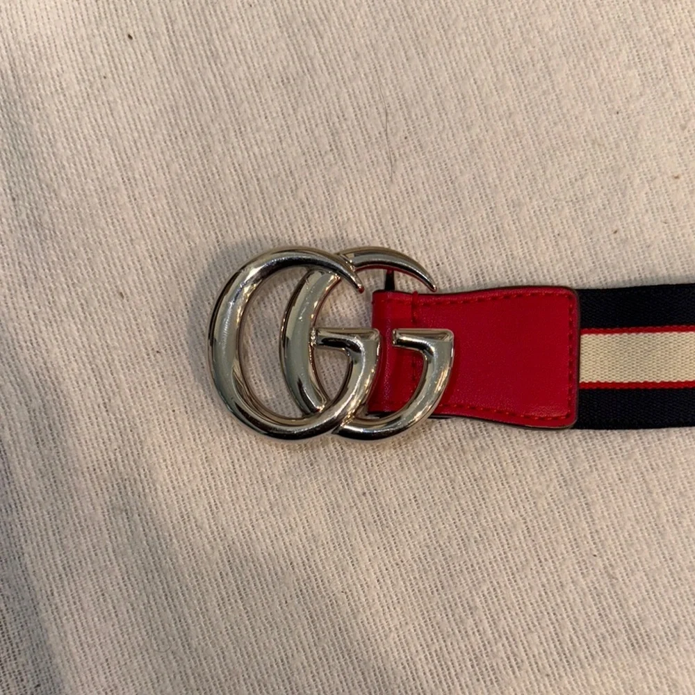 Authentic Gucci Black and White Belt with Sleek Design